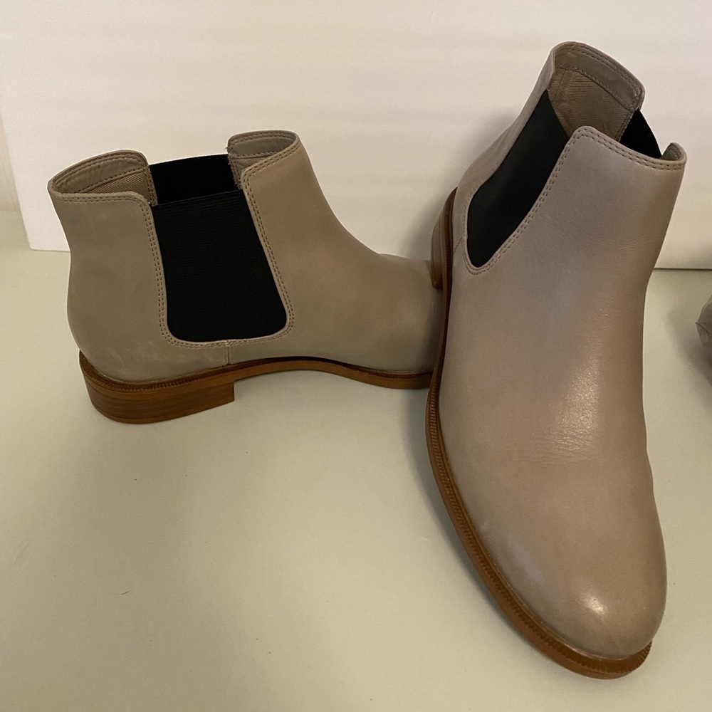Clarks Somerset Grey Leather Chelsea Boots